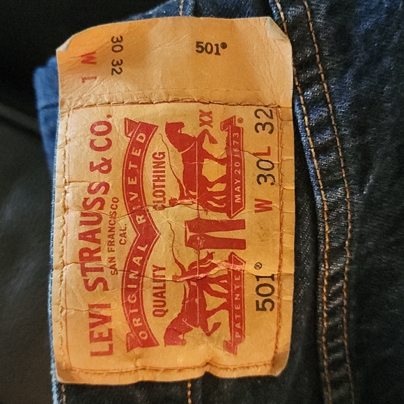 Levi's Men's 501 Original Fit Botton Fly - Picture 5 of 5